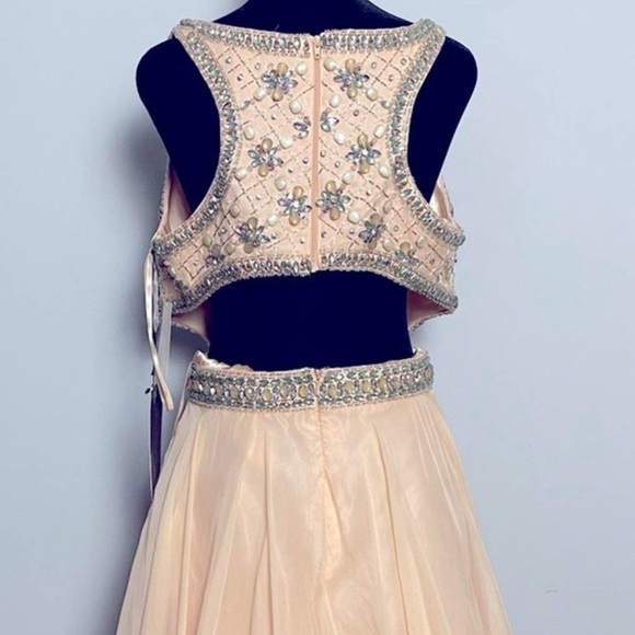 NWT Mac Duggal | Jeweled Beaded Halter Evening Gown In Peach Sorbet Size 12 - Picture 3 of 5